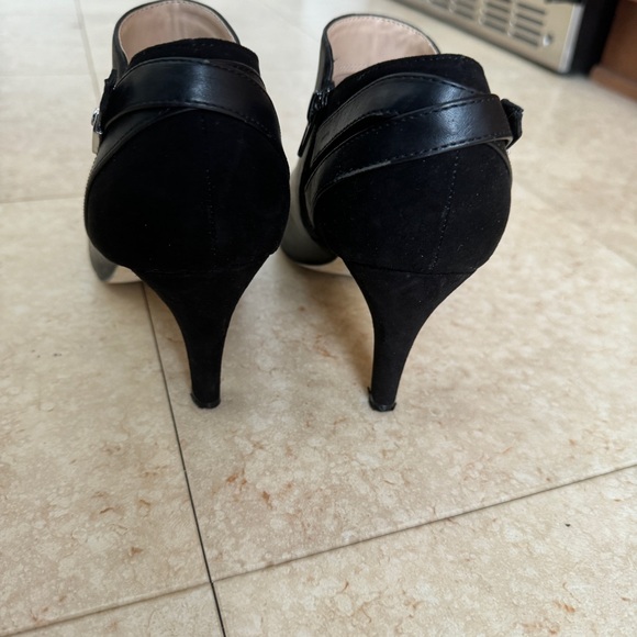 Unisa Black Heeled Buckle Booties - Picture 4 of 6